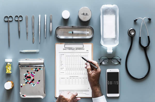 pros cons healthcare career