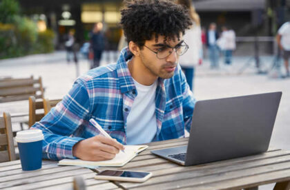 how to use AI in college
